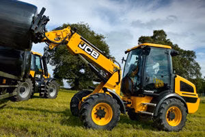 2026 JCB TM220 Agri 1